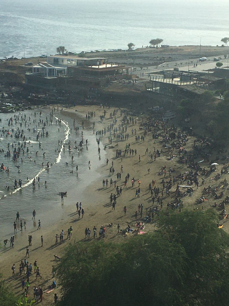 sms_eur's tweet photo. In #CaboVerde people are following authorities instructions #StayAtHome  F’ka na Kasa as shown in these pictures, both taken on a sunday 17h before &amp; after #coronavirus from #kebrakanela beach @BNMarkussen @CaboVerde_Gov @caboverdeinfo https://t.co/MFxPEHkO9P