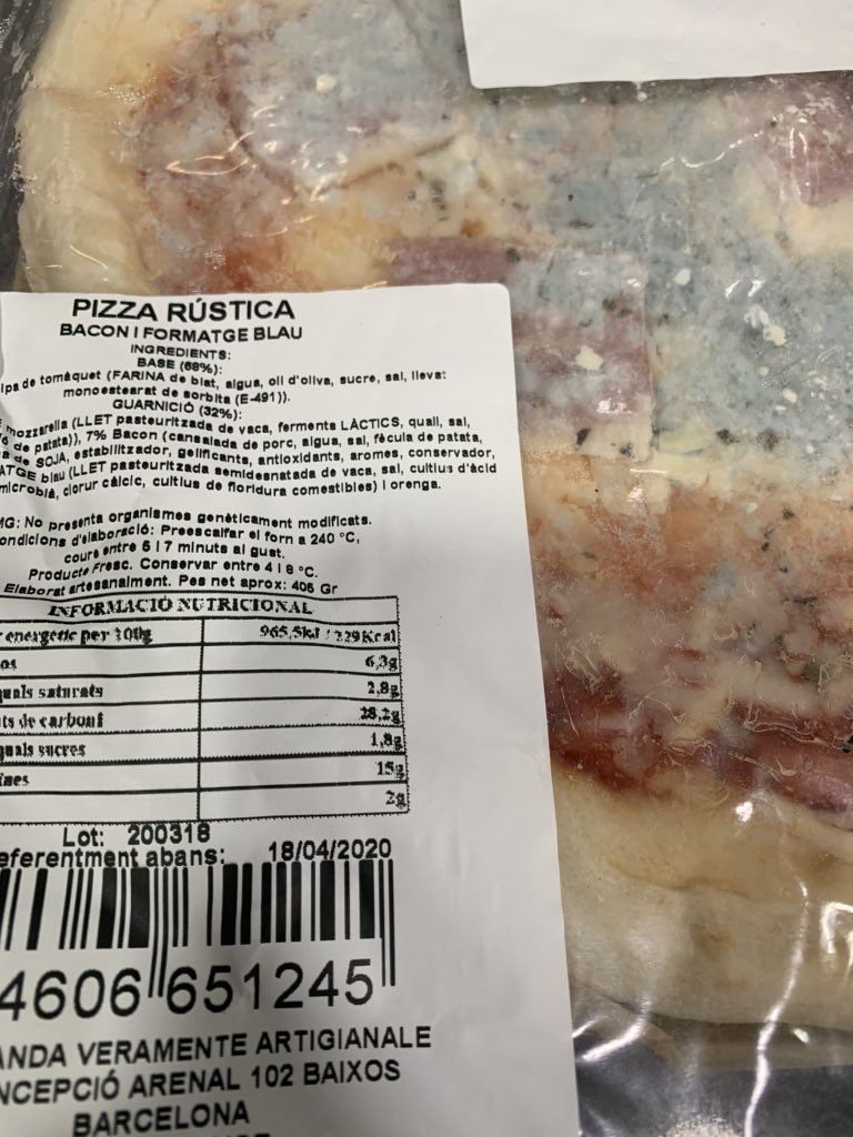 XaviBanus's tweet photo. Fa 10dies vaig comprar aquesta pizza de @LaLocandapizza al @bonpreuesclat i mireu com està avui! 🤬 caducitat 18/04/20. És normal això Bon Preu?? https://t.co/5E14dFuFHP