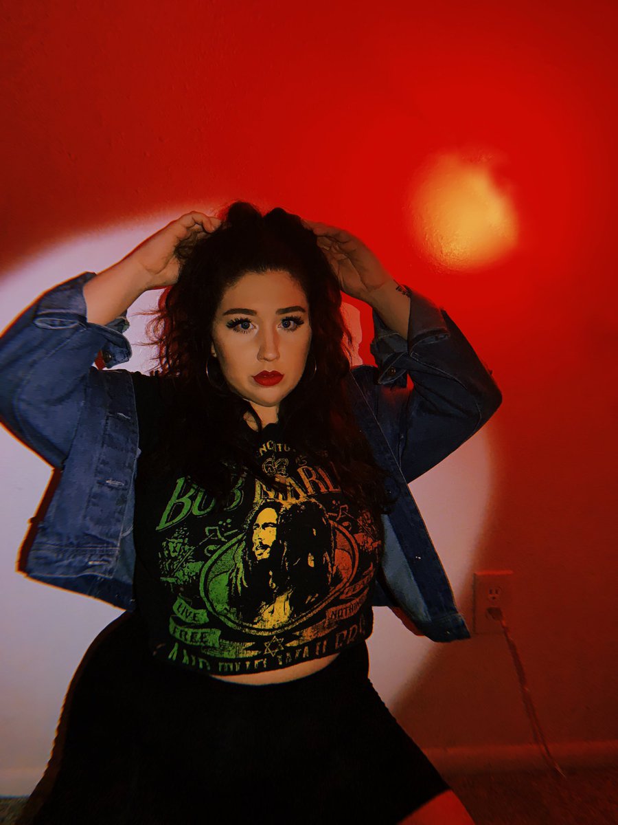xokeels's tweet photo. I got bored this weekend &amp; did this photo shoot thanks to TikTok. So, here ya go 👻 https://t.co/0mMR7j1QpD