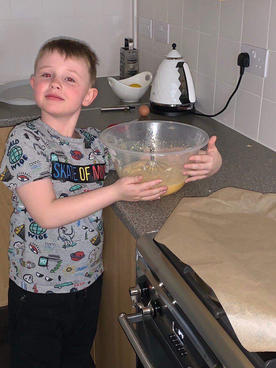 Wheeler1983GL's tweet photo. @MillbankPrimary Louis the baker 👨‍🍳 🍰 https://t.co/AZc8mifZWK