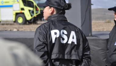 #Bariloche Aislan a todos los efectivos de la PSA de Bariloche Luego de la confirmación de los casos de coronavirus que afectan a integrantes de la PSA en Bariloche se dispuso el aislamiento preventivo de toda la fuerza.Cumplirán aislamiento con seguimiento sanitario #coronavirus