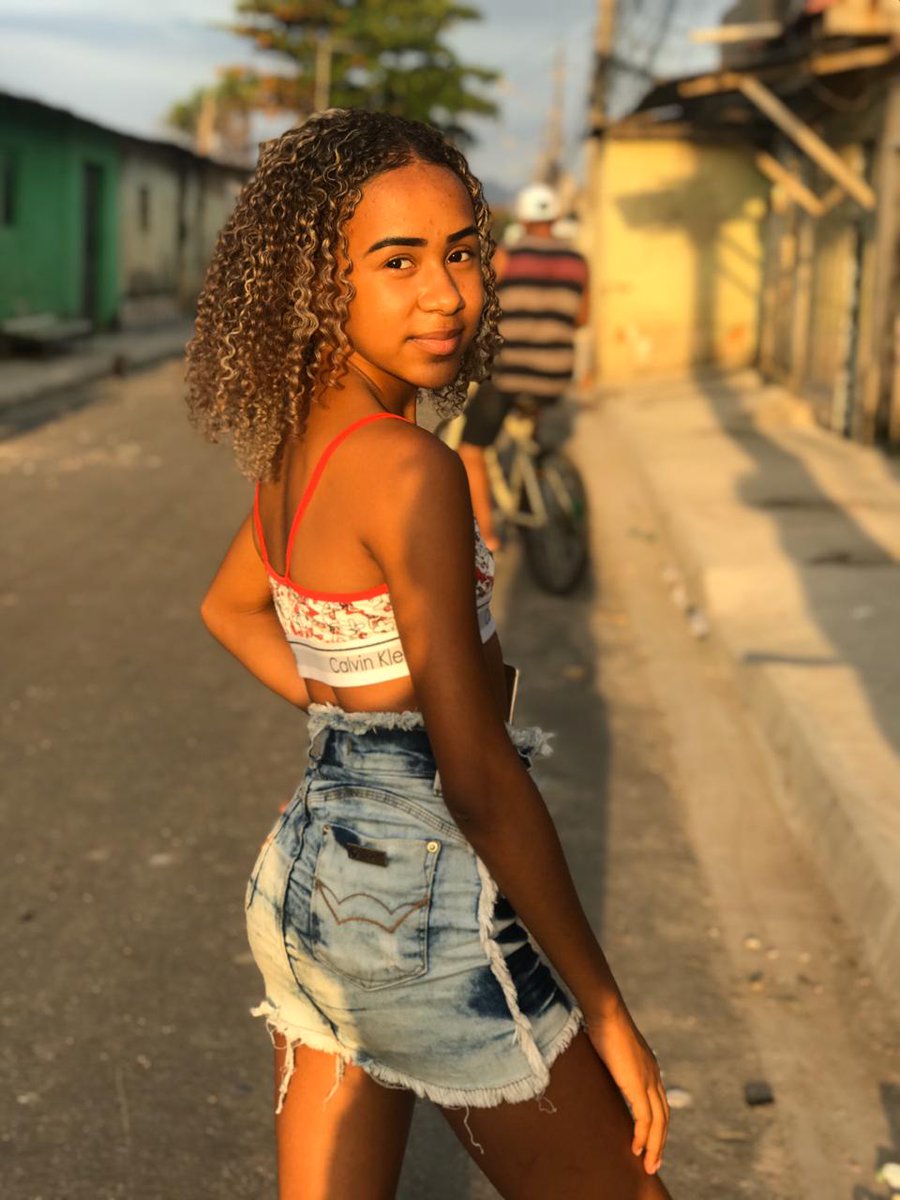 nnhSlv1's tweet photo. Tmnc Mt Gata Mn😍
Aah Amg De Vcs Tbm Eeh Gata Assim Pq Aah Minha Eeh❤👭
@Nathaly48922663 https://t.co/tyt2lb8VNr