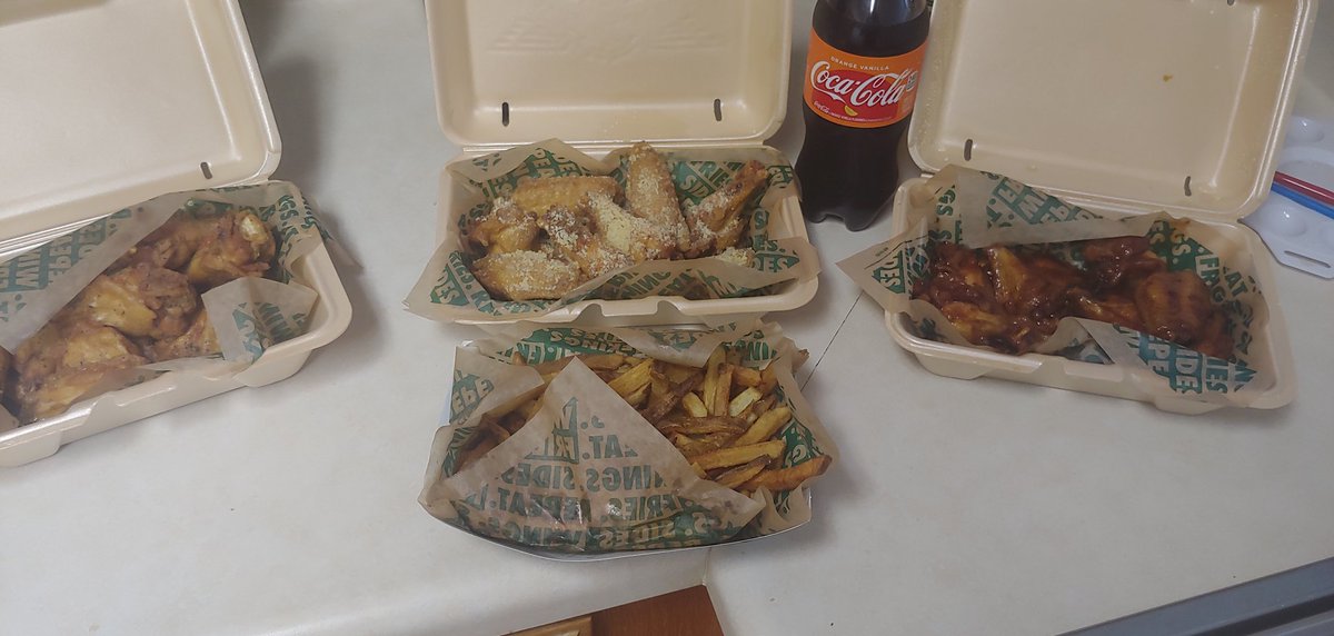 3Campbell3's tweet photo. Quarantine and Wings
@wingstop #WingOn https://t.co/ZxKZN3WDVq
