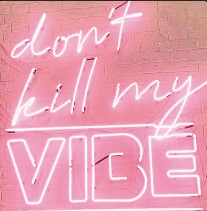LoveBey_xo's tweet photo. •𝒞𝓊𝓇𝓇𝑒𝓃𝓉𝓁𝓎 𝓇𝑒𝒶𝒹𝒾𝓃𝑔 𝓉𝒽𝓇𝑒𝒶𝒹• https://t.co/0TNQQmGae6