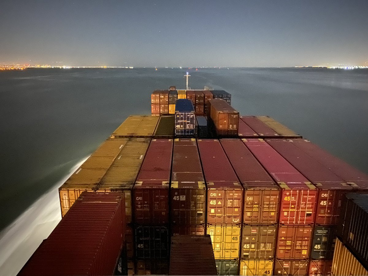 Good evening #Thames. Another vessel piloted by a UK Pilot, we keep working to bring in the Country essentials. #Shipping #Mariners #StaySafe #Pilotslife #keyworker #Stayhome <a href="/UKPILOTS/">UK Maritime Pilots Association (UKMPA)</a> #noshippingnoshopping