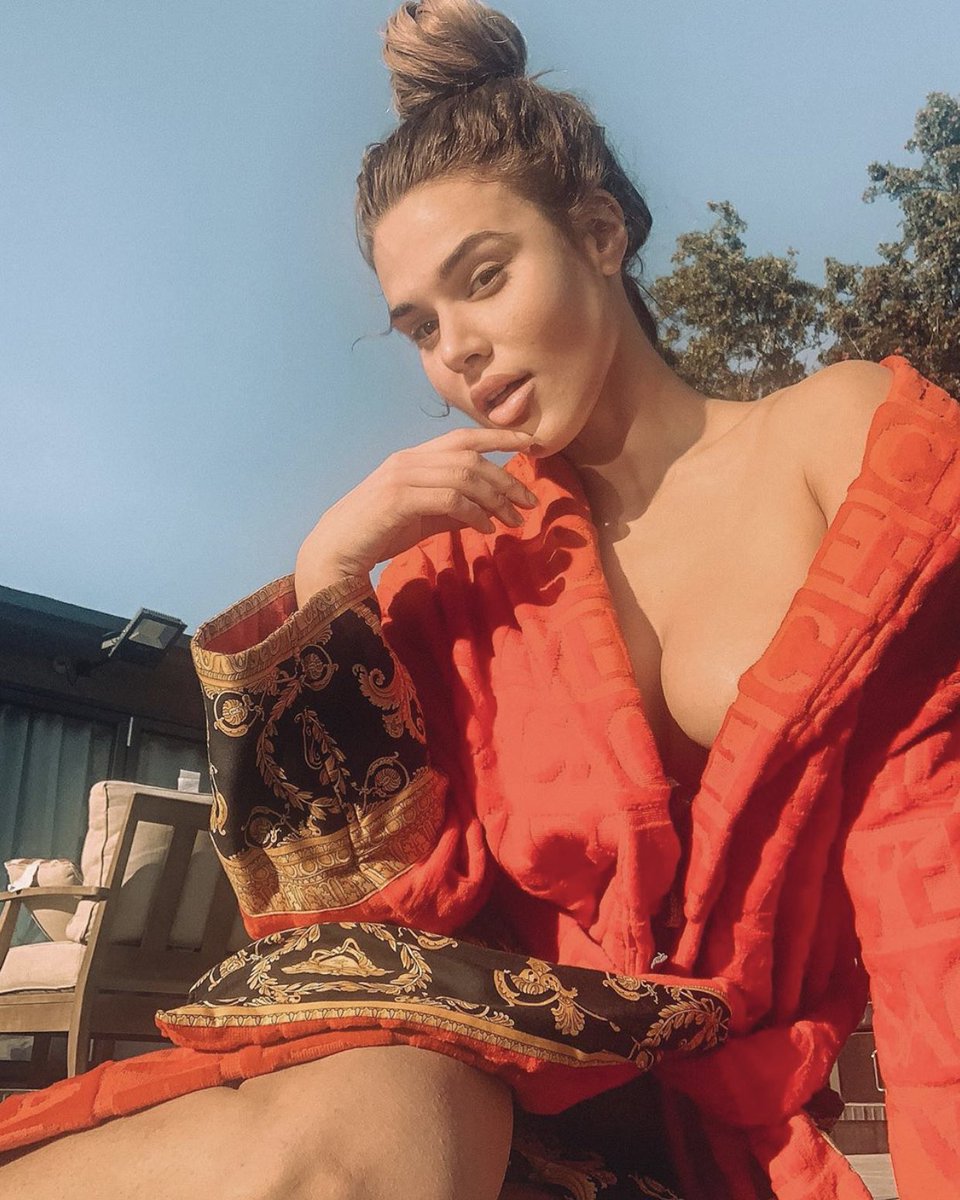 Ella Dunn tweet media