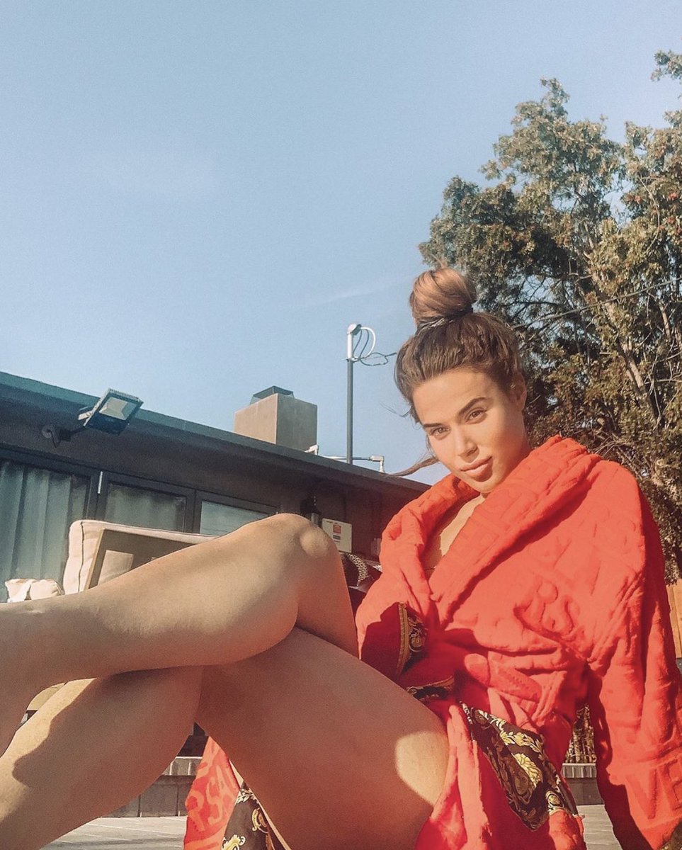 Ella Dunn tweet media