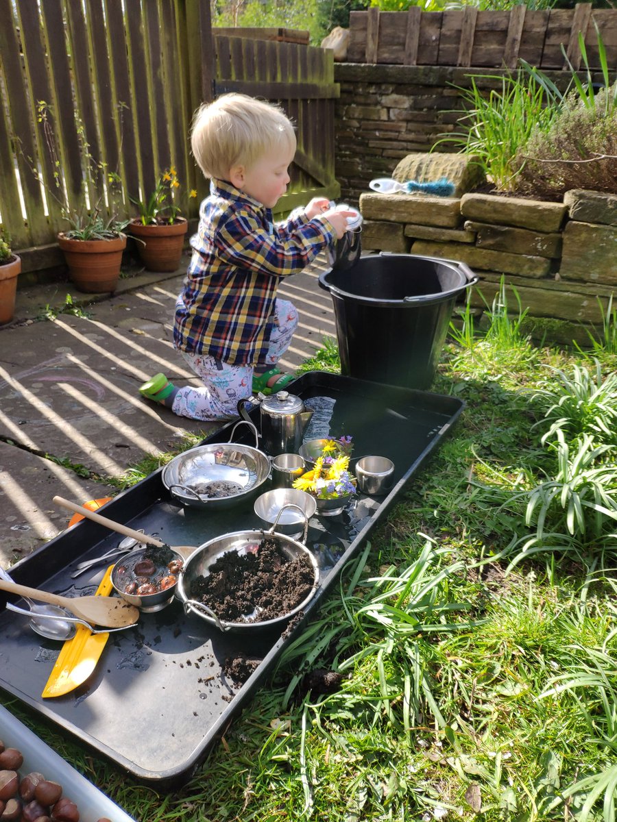 Later I had a tidy in the shed and found some metal dishes and teapots I got a while back for a mud kitchen that was never made. So we did our own version and got messy. I used a bucket of water and a tray and Euan was away.  #17HocusPocusPotions  #26SplishSplashSplosh