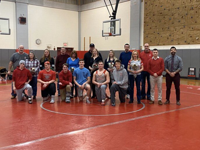 Voci_Mike's tweet photo. @SLakeathletics Feels like a throwback. Never missed the rep of red and silver more than now. 🟥⬜️🏈🤼♂️
#Rollake https://t.co/7SZigzhf9u