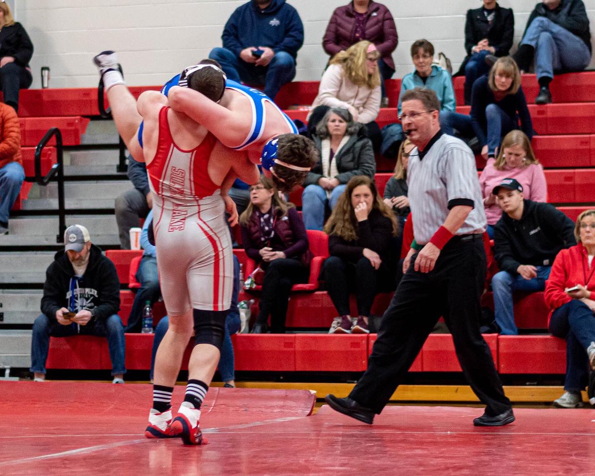 Voci_Mike's tweet photo. @SLakeathletics Feels like a throwback. Never missed the rep of red and silver more than now. 🟥⬜️🏈🤼♂️
#Rollake https://t.co/7SZigzhf9u
