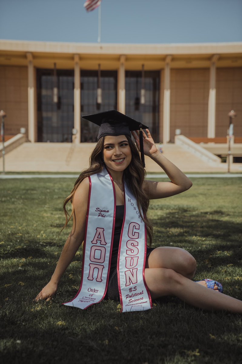 ashleyduarte98's tweet photo. First generation grad looks nice on me 💘 #matadorforlife #csun #aoii https://t.co/5o66tRmIU8