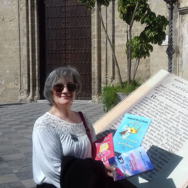 AbuelaTeCuenta's tweet photo. @LibreriaTintero 
#LibreriaElTintero te #Recomienda #leer una #Novela 
Las vacaciones que iluminaron mi vida 
de las más leídas del año 2019
#Encuentrala en 
#Plasencia #Cáceres 
https://t.co/sMjIoCPdHj https://t.co/j2xnSMnCbs