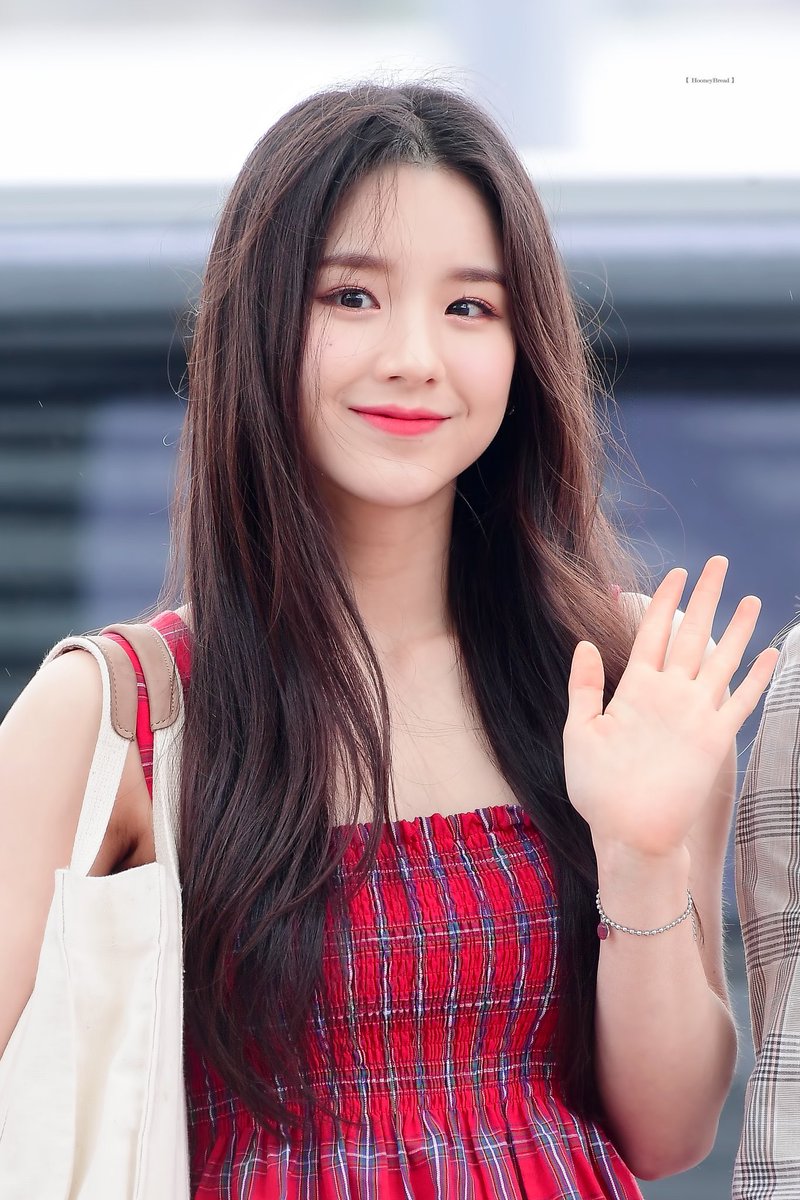 heejin tiny baby hands thread!!!!!