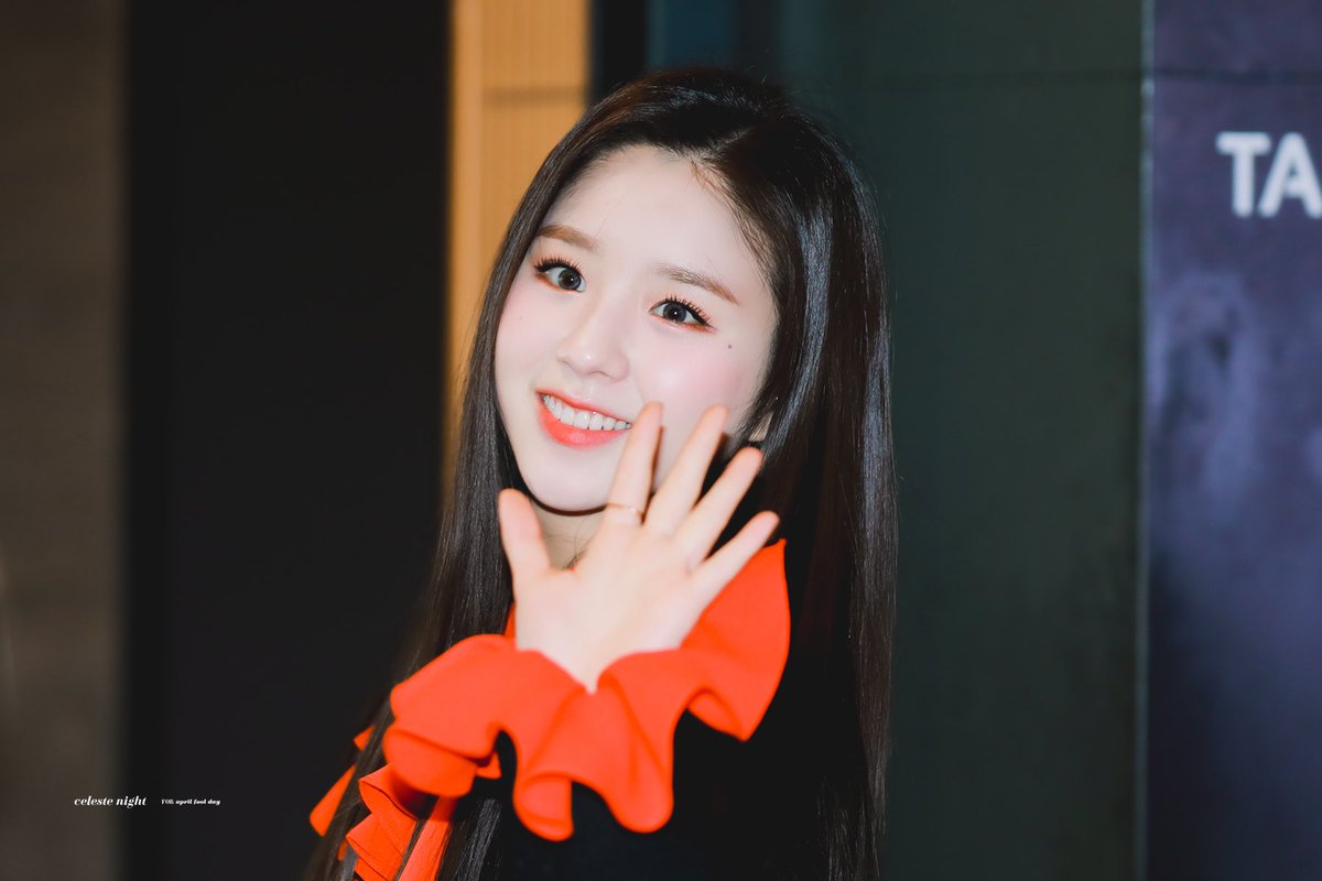 heejin tiny baby hands thread!!!!!