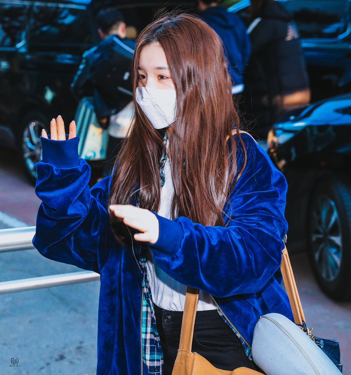 heejin tiny baby hands thread!!!!!