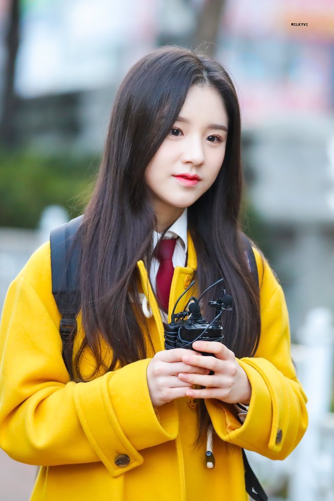 heejin tiny baby hands thread!!!!!