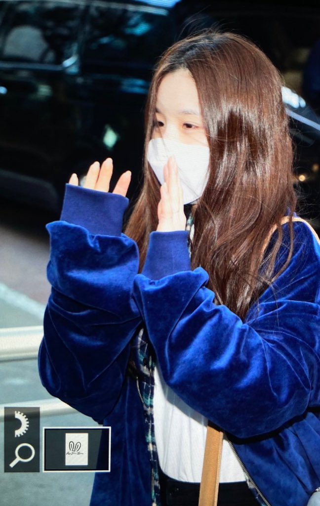 heejin tiny baby hands thread!!!!!