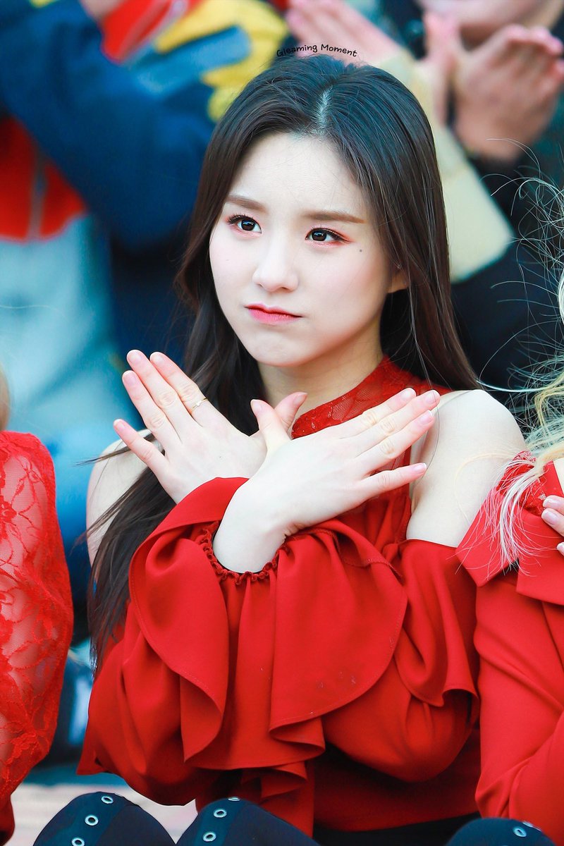 heejin tiny baby hands thread!!!!!