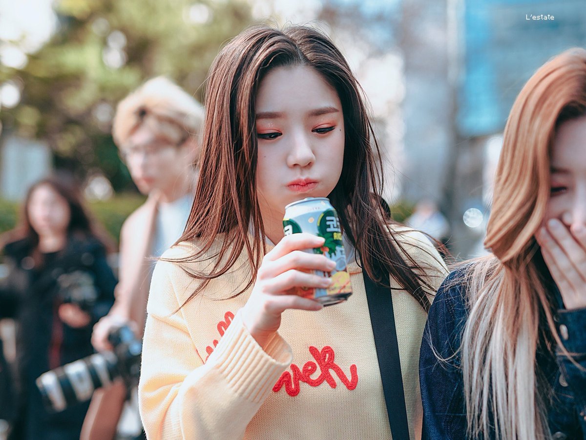 heejin tiny baby hands thread!!!!!