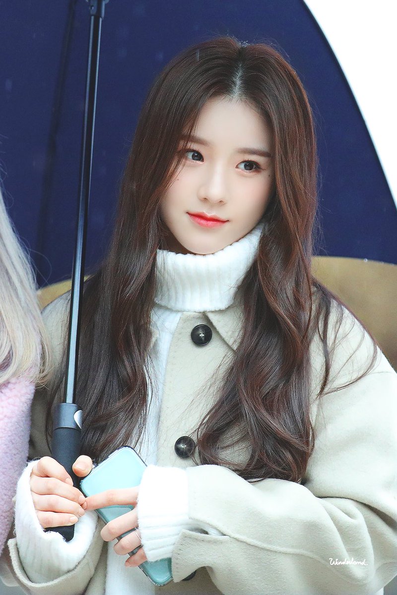 heejin tiny baby hands thread!!!!!