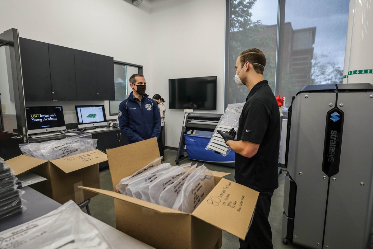 Mayor Garcetti at USC’s Iovine and Young Academy to see how new 3D printing technology is being used to make personal-protective equipment for health care workers.