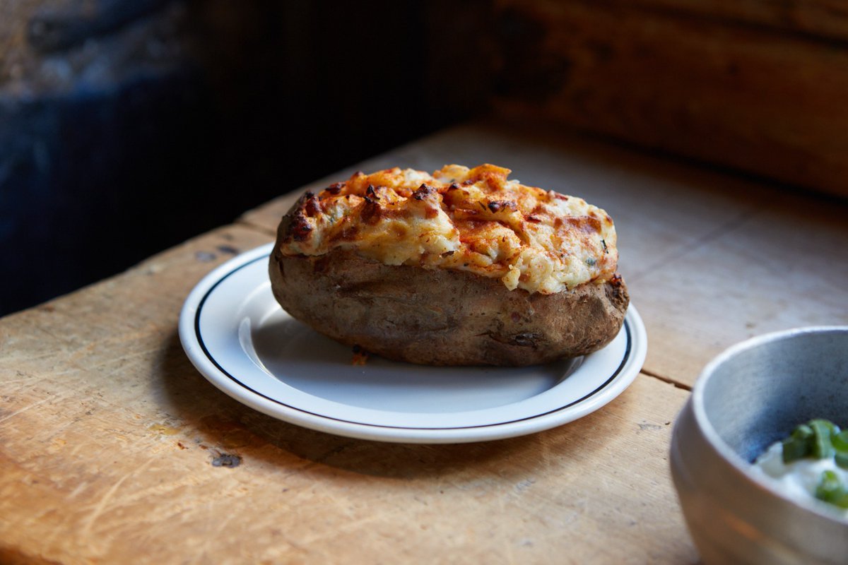 That's right — it's time for another Gibbys at-home cooking challenge 💪

Today's task? Recreate our famous Monte Carlo baked potato! Use whatever ingredients and appliances you deem necessary to cook an accurate Gibbys lookalike.

#Gibbys #MonteCarlo #BakedPotato