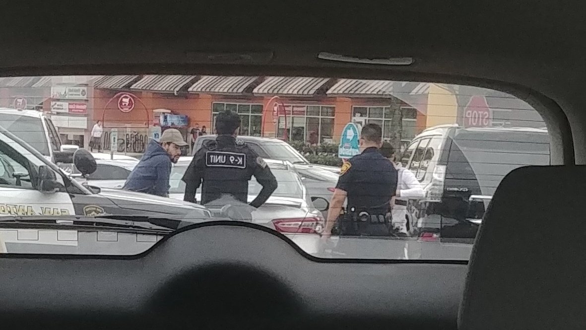 IDoAScience's tweet image. Why are the @SATXPolice not practicing #SocialDistancing??? This was at the Alon HEB about 15 minutes ago.
@SAMetroHealth @Ron_Nirenberg