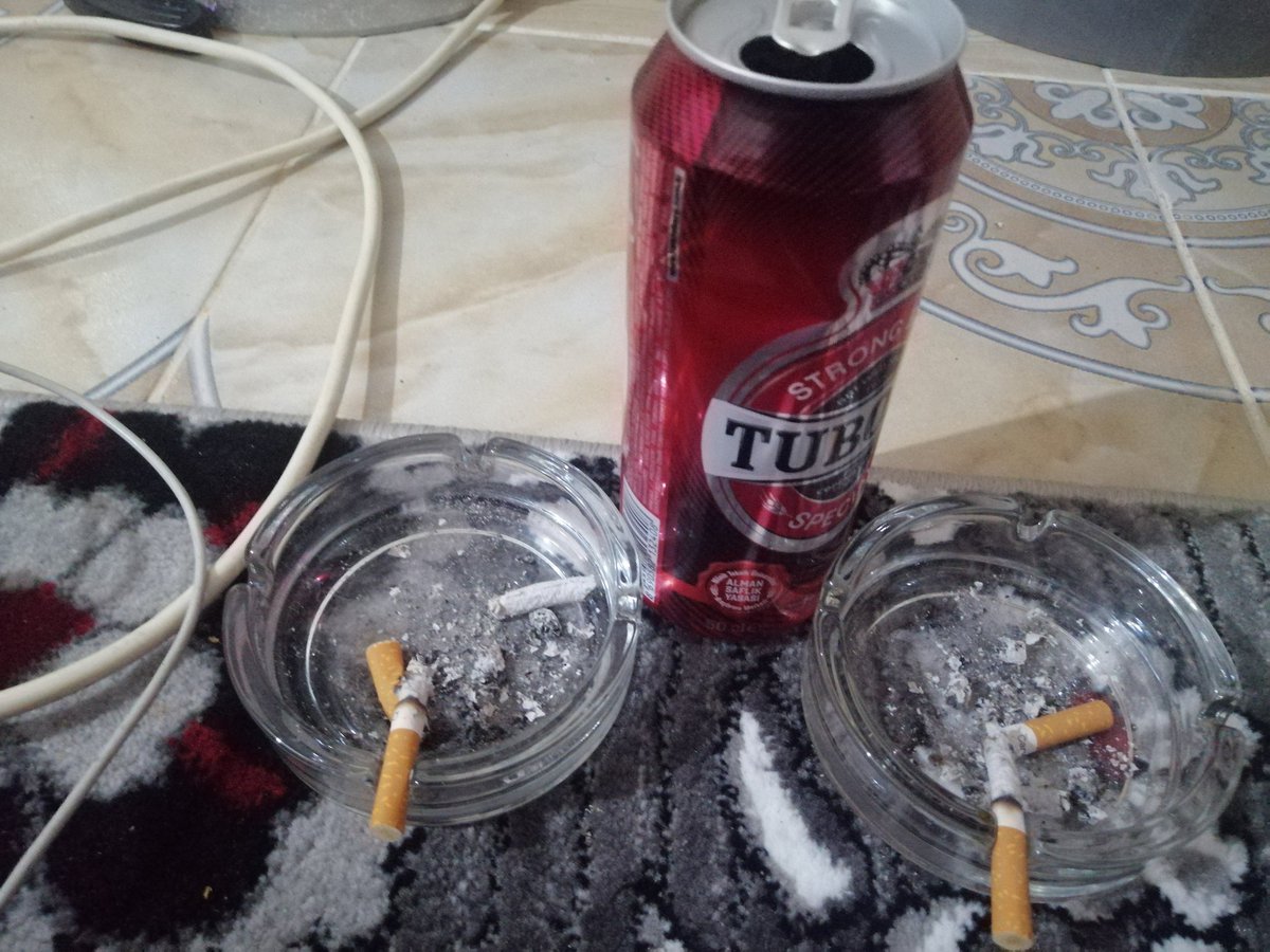 youtu.be/90lQZUdRpdA bilemedim hangisini içeyim bakarken biri kül oldu biri lal.