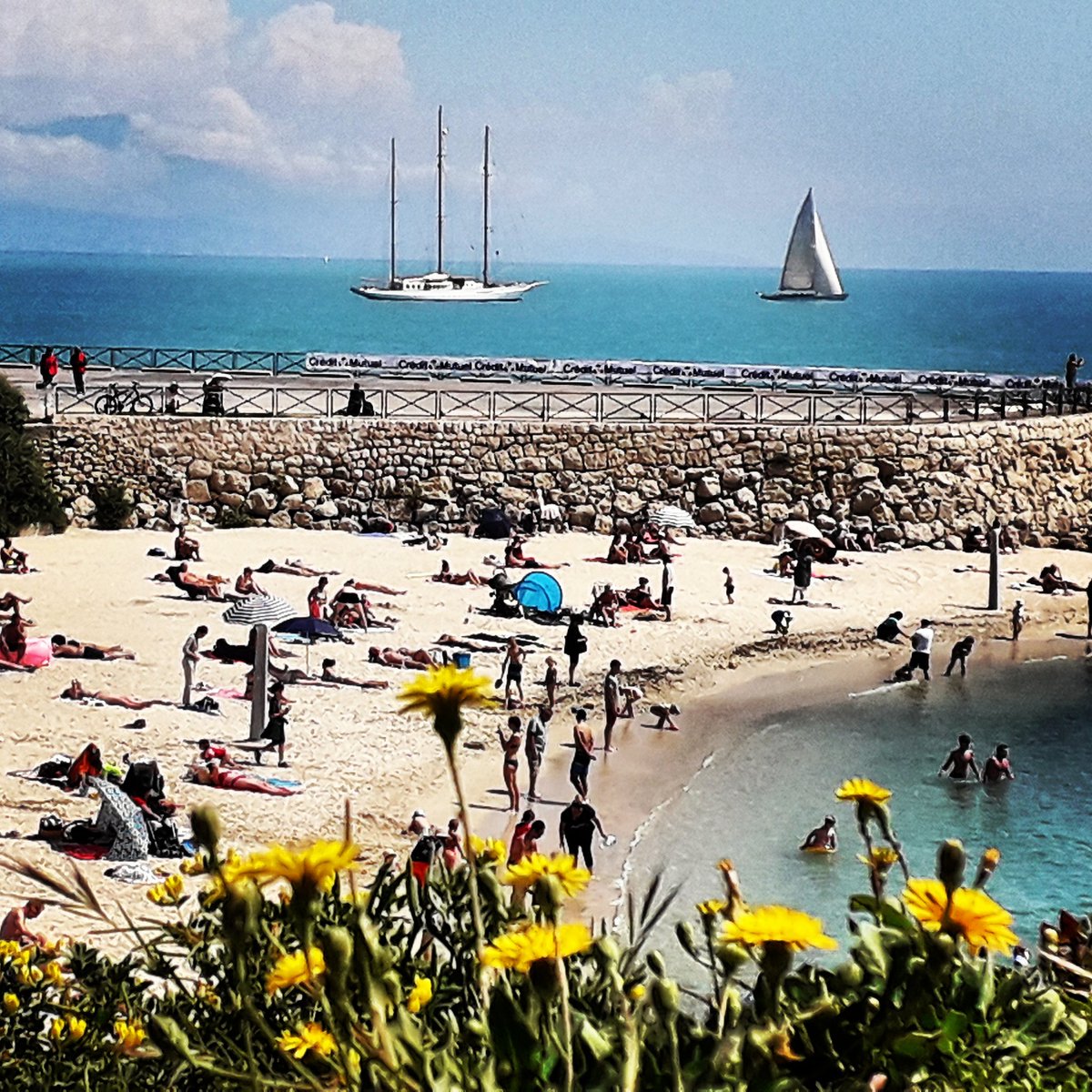 barquitosinfo's tweet photo. Al ancla en Antibes. https://t.co/kTKAobFzyr