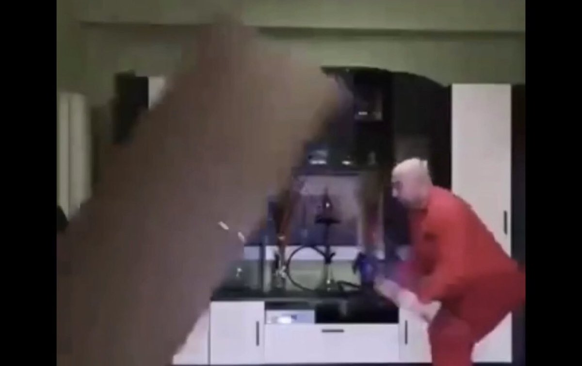 youtu.be/gCU1LkqLuLc kesin izleyin evde spor yapanlar ne hallere düşüyo 😄 #Karantina #Spor #Komedi