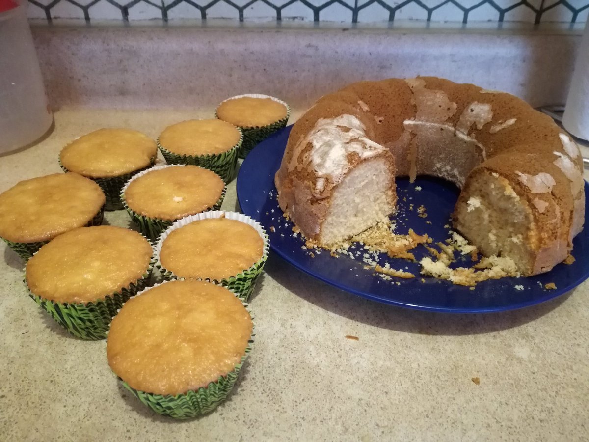 valkirie6's tweet photo. Hoy tocó #keke de #naranja y #kekitos rellenos de mermelada de #piña https://t.co/ilZhrI0oiR
