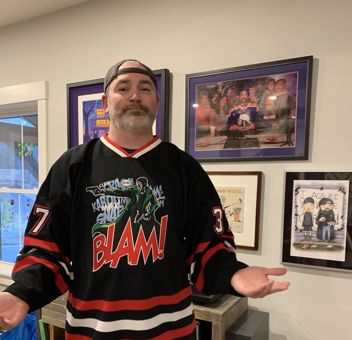 ChrisDavis_37's tweet photo. Seemed only fitting with to wear @ThatKevinSmith ‘s creation Onomatopoeia for this weeks chat w/ our amazing friends from @theHallofComics! Hey Kev - how’s Bellicosity coming??? @FMen37 #Bellicosity #theHallofComics #supportsmallbusiness #supportcomicshops https://t.co/3M72uIO0k5