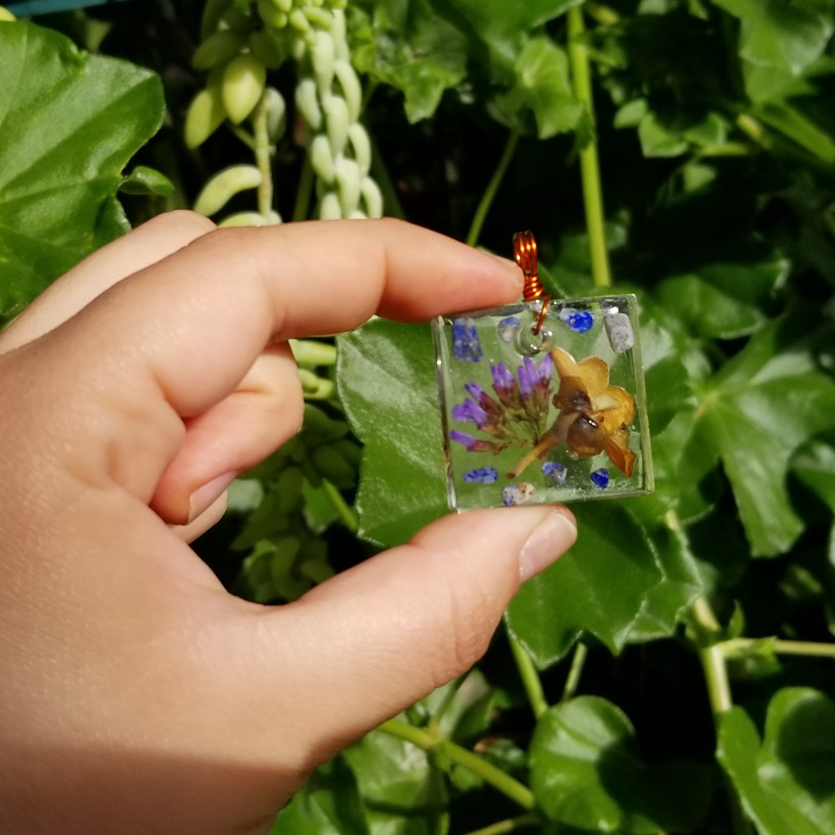 sawa75757's tweet photo. @bingit00 The Grounded Fern's Spring collection just dropped!

Come check it out!

⭐Also if you buy 2 you get a third random pendant as a free gift for shopping small in such a scary and uncertain time. Your purchase is appreciated!⭐
(Link in bio)
https://t.co/lFyCBHmPKy 

#Weed #Pendys https://t.co/qwWIjdECe7