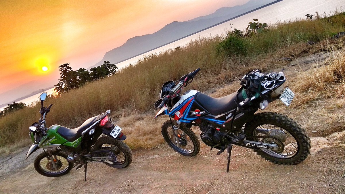 vypsingh's tweet photo. Here’s what its timeline looked like: Bought used; spent time in garage; completely rebuilt - new paint, major overhaul, new tyres, the works; got wrapped; changed to the supermoto setup; spent time in garage; changed back to the dirt setup with full knobblies...
#HeroImpulse https://t.co/au105I7469
