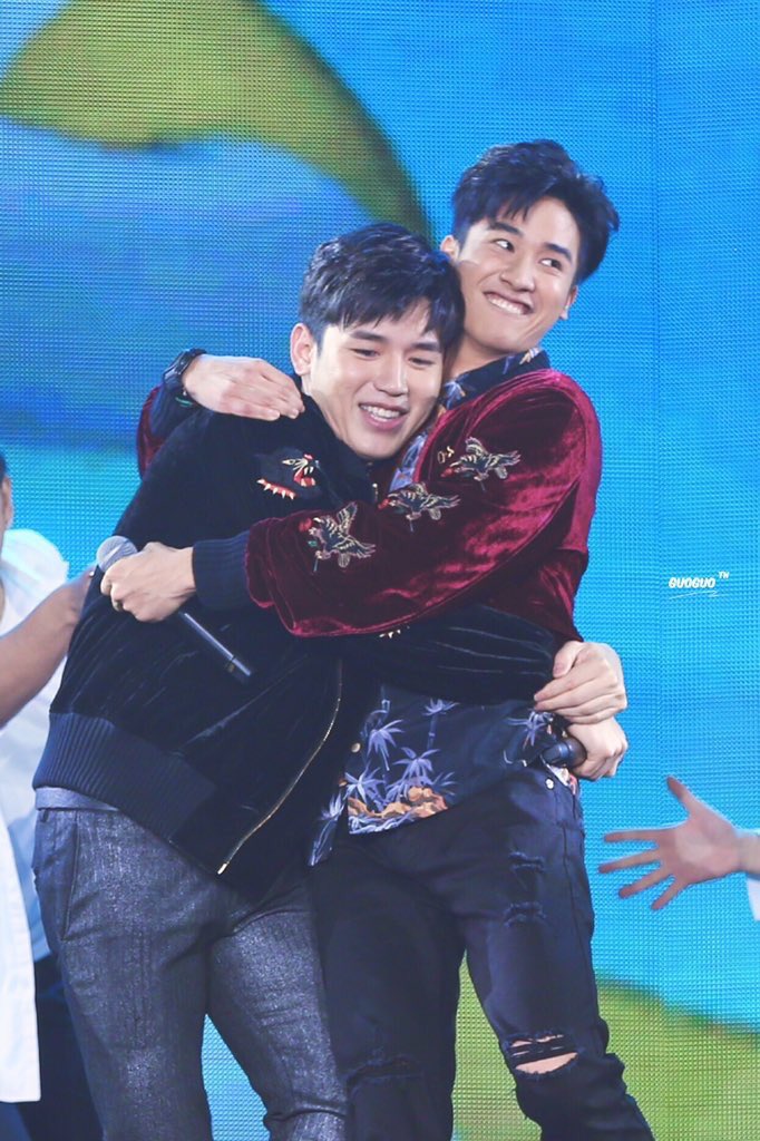 Tawan's smile when he hugs new is everything