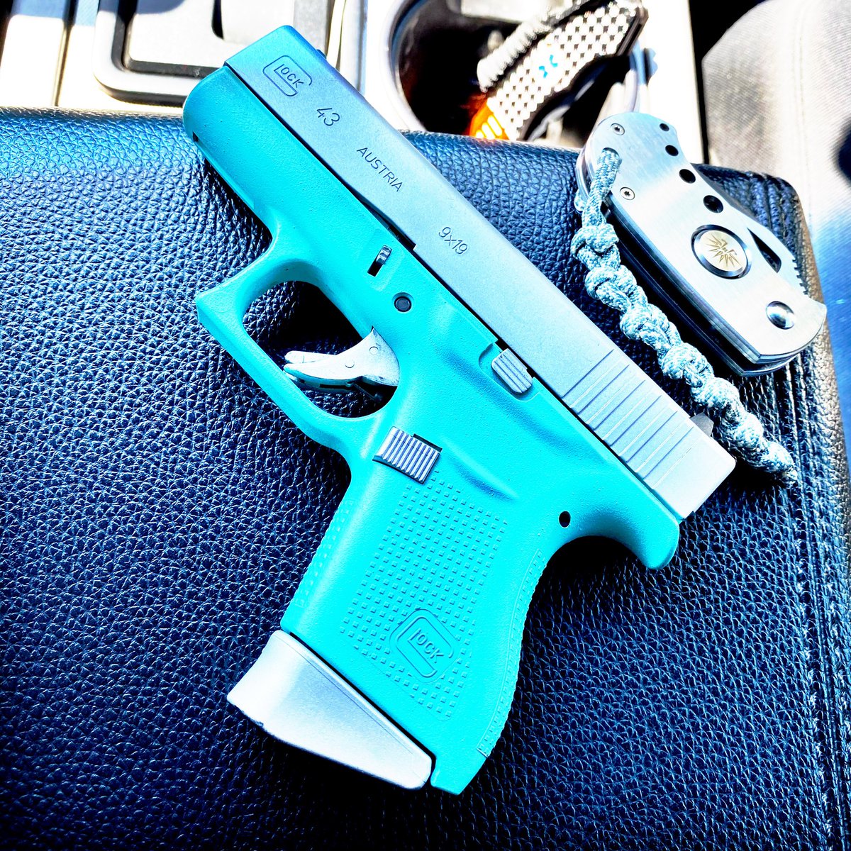 Doubling up today for showing homes.
Realtors have been deemed essential so I’ll be sure to stay 6 feet away at all times. #SafetyFirst #offgrideknives