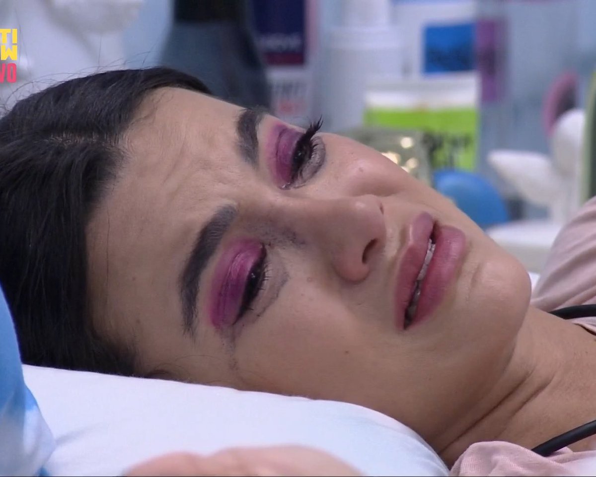 greysanatombei's tweet photo. eu depois de assistir a cena da despedida mertina pela milésima vez https://t.co/1KJwJk04jS