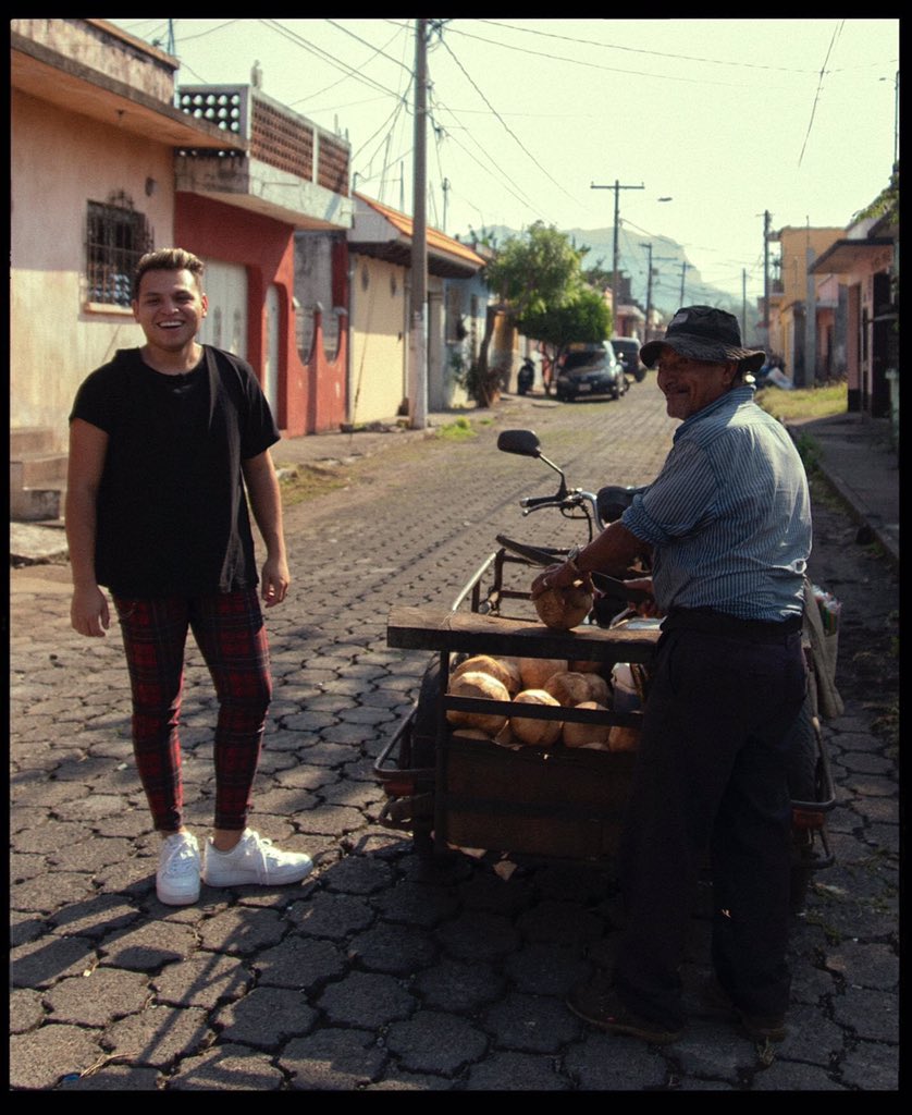 LowsanMelgar's tweet photo. Este primer episodio cuenta el inicio del legado que nos ha dejado mi papa, un viaje en retrospectiva a lo que Dios ha hecho. Y si nunca imaginamos lo que haría, no podemos imaginar lo que está por hacer. 

E1-De aquí somos.

Suscríbanse a mi canal de YouTube para verlo. https://t.co/HWi43wlueX