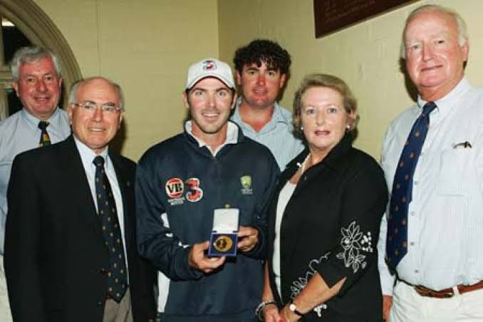 damienmartyn's tweet image. Keeping up with the old photo series.. SCG change rooms way back in the day. The cricket loving PM of his time John Howard. #cricket #PM