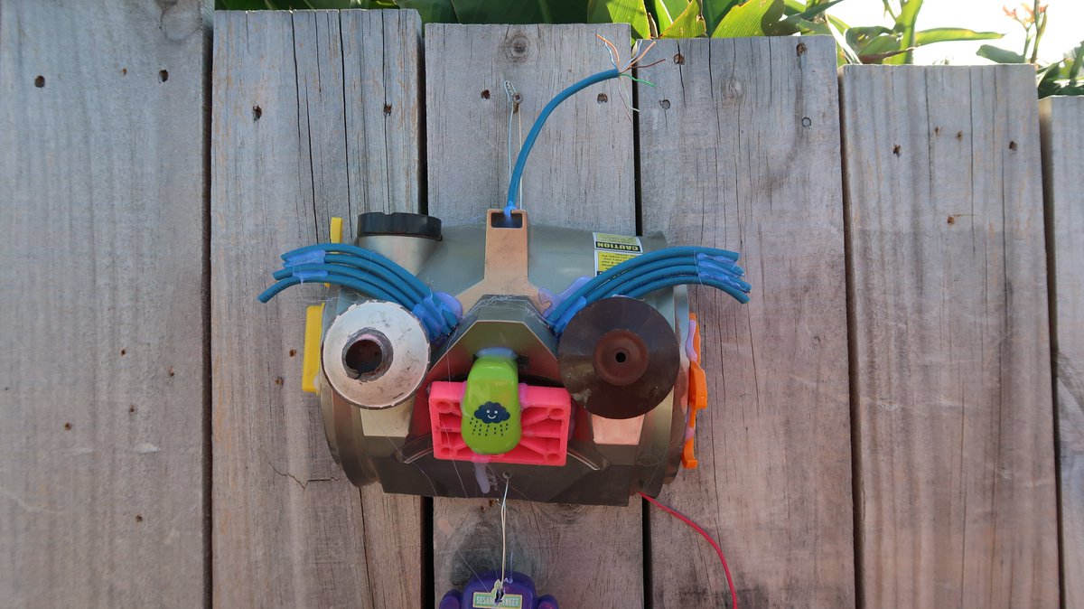stupidrobotfite's tweet photo. Have you ever made something that was built to destroy other people's creations?
@SodaDrinkerPro has.
Meet, "Vivian," the Stupid Robot. Will chose all the parts and guided the decoration.
In strange times, we fight with strange things.
#SodaDrinkerPro #FindTheLetterH https://t.co/j1BIEiwJVZ