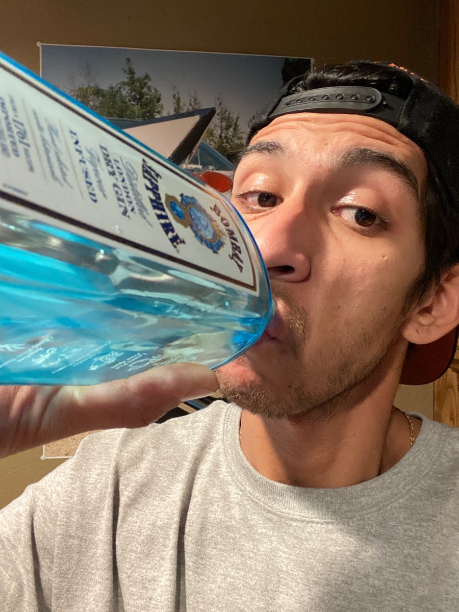 hennythingg's tweet photo. @Meeknesss_ @the_wombraider Aww cmon she ain’t that bad 🤣 https://t.co/Wd2ZDjHHnD