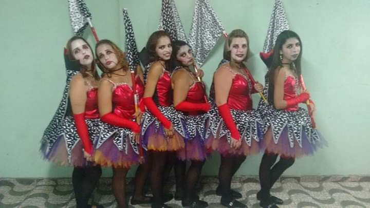 BelezaPuraTOfc's tweet photo. BelezaPura 2016-3°Ano,vampiras🧟♀️😈 https://t.co/q9NXNuQDYv
