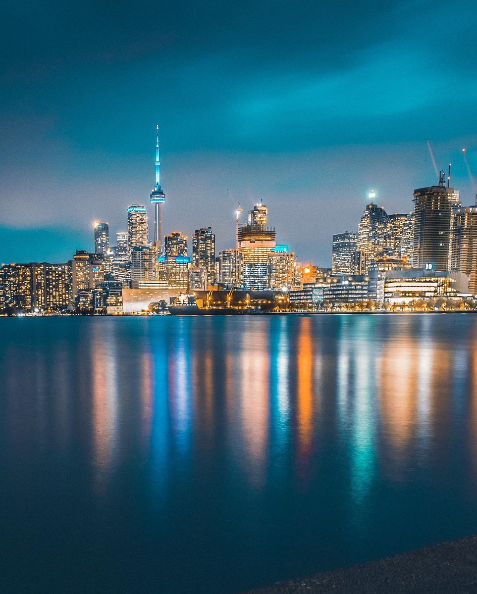 SeeTorontoNow's tweet photo. Weekly Toronto skyline view brought to you by @aplin98. Tell us your favourite Toronto lookout spot you’ve been missing while #socialdistancing. https://t.co/HfswSpGcq9