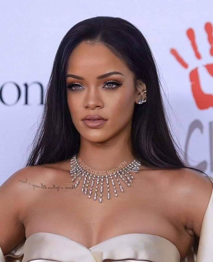dript3r's tweet photo. Rihanna https://t.co/H4CTvWAjIT