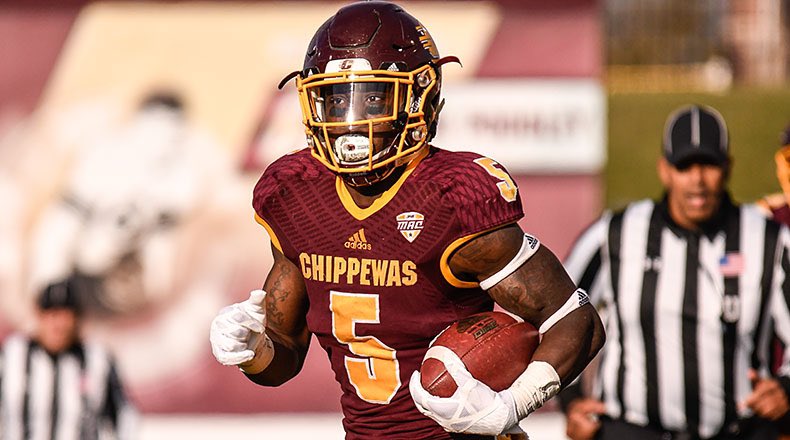 knijeah's tweet photo. Thanks to God, my family, my coaches, and my friends for supporting me I am truly blessed to receive my second offer from the Central Michigan University @coachdavidrowe @jc3watkins @Coach_Hawk55 @lbcoach99   @BL_Mentorship @HBANKS03  @JonSantucci @Coach__Russ @CoachTreyPage4 https://t.co/K2s6m9UBqc