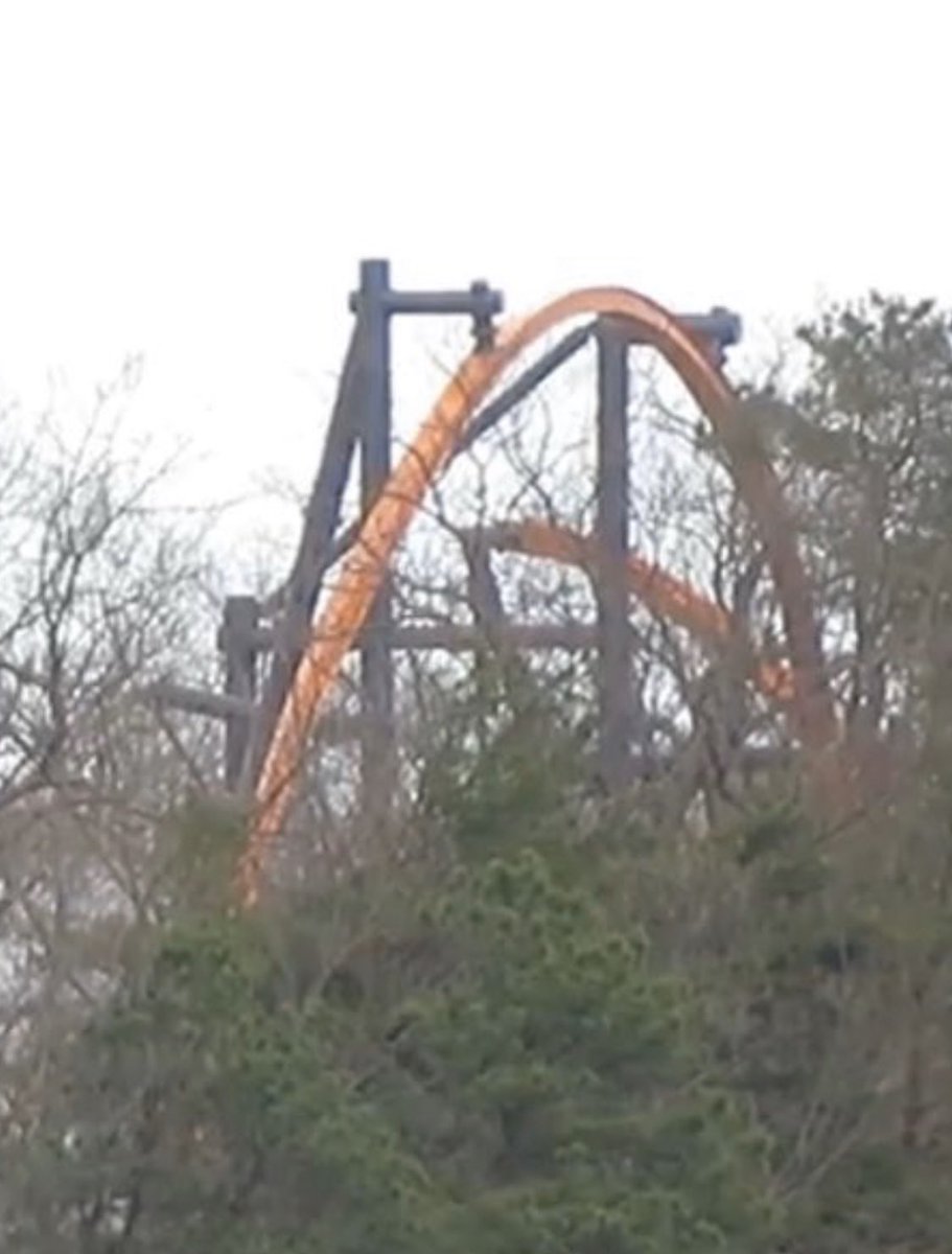 AmusementInside's tweet photo. The Jersey Devil track installation continues at Great Adventure! #six #flags #rollercoaster #greatadventure #sixflags #sfgadv 📷 MrAmusementMedia via https://t.co/KeRixGpnRn https://t.co/rslADMQYWg