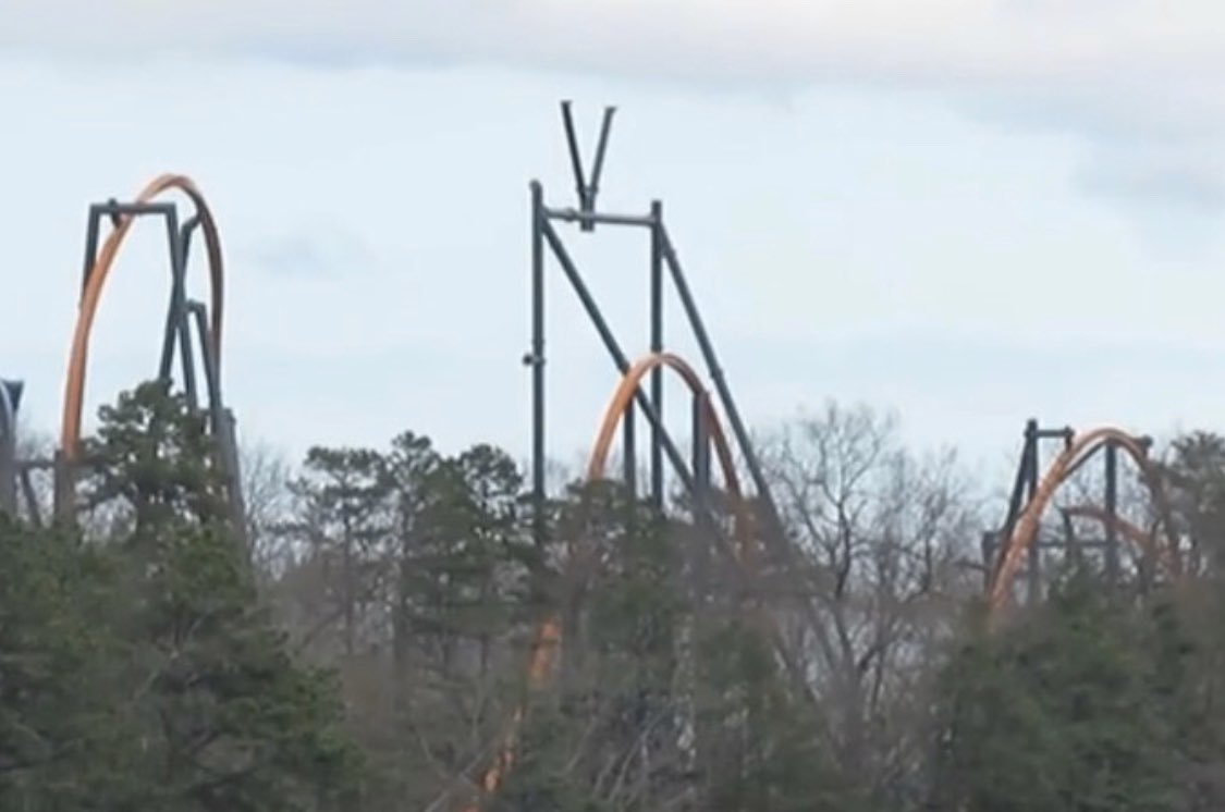 AmusementInside's tweet photo. The Jersey Devil track installation continues at Great Adventure! #six #flags #rollercoaster #greatadventure #sixflags #sfgadv 📷 MrAmusementMedia via https://t.co/KeRixGpnRn https://t.co/rslADMQYWg