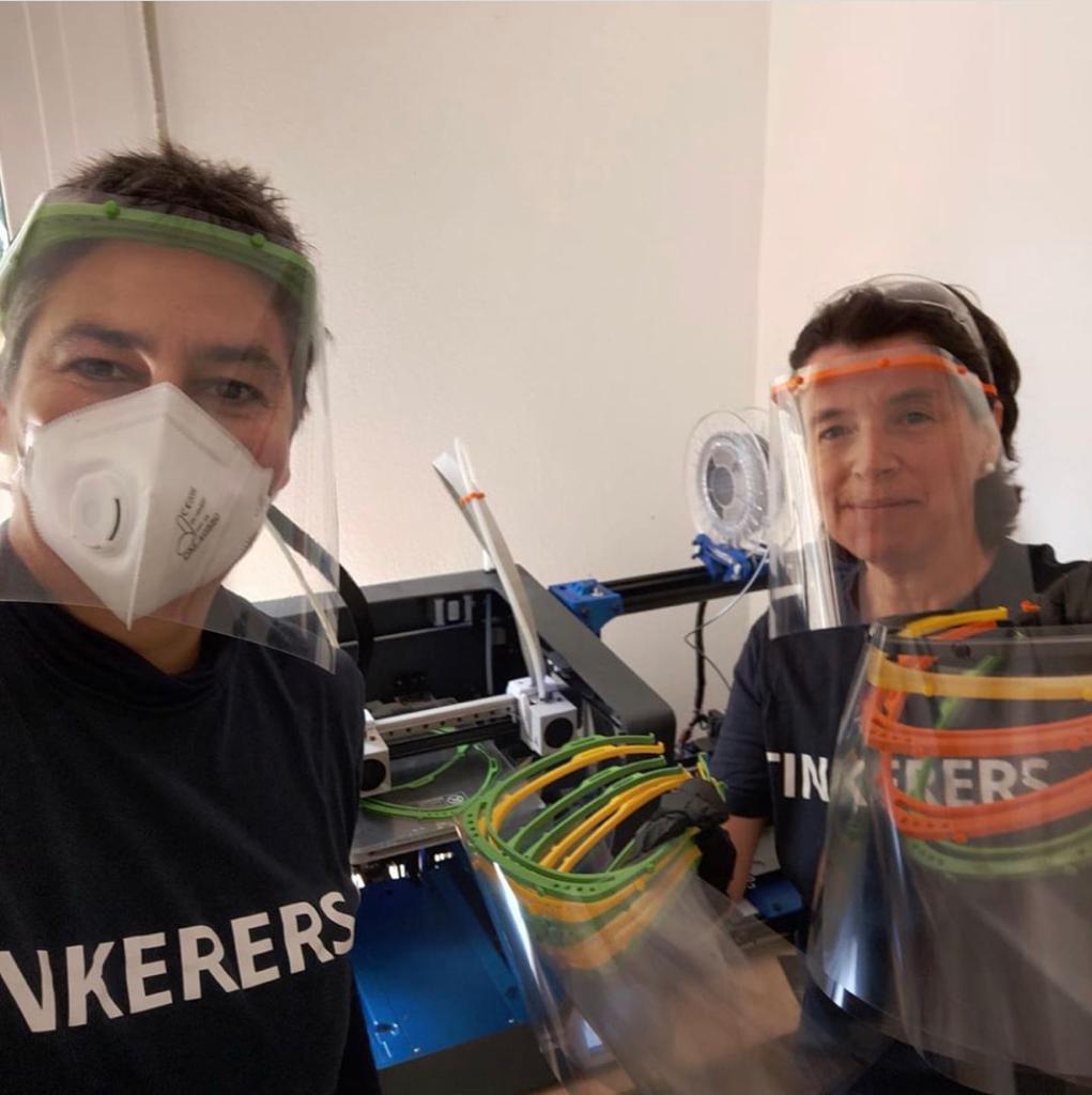 naturaisalut's tweet photo. Desde Natura i Salut queremos poner en valor y agradecer la colaboración altruista de @TinkerersFabLab que nos ha hecho una 1a entrega de viseras 3D para proteger a cuidador@s de personas con #discapacidad ante el #Covid_19 @CidegMP @adsangbcn ¡Gracias! https://t.co/fn26XSnY6s https://t.co/l6AfVhj3e7