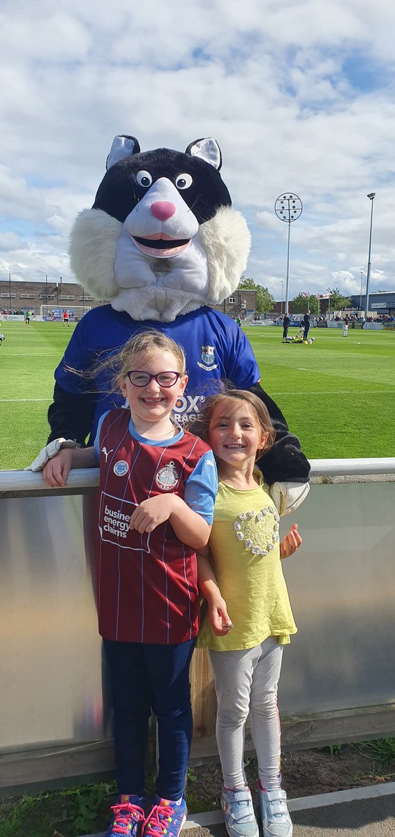 TheBrigCat's tweet photo. HAPPY BIRTHDAY TO MY NON LEAGUE FRIEND (South Shields fan) RUBY MAE!!! See you soon and stay safe @TheMiniMariner @KitKatSisters @SSFC_YORKSHIRE https://t.co/wsnciaOTSn