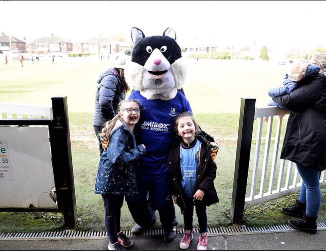 TheBrigCat's tweet photo. HAPPY BIRTHDAY TO MY NON LEAGUE FRIEND (South Shields fan) RUBY MAE!!! See you soon and stay safe @TheMiniMariner @KitKatSisters @SSFC_YORKSHIRE https://t.co/wsnciaOTSn